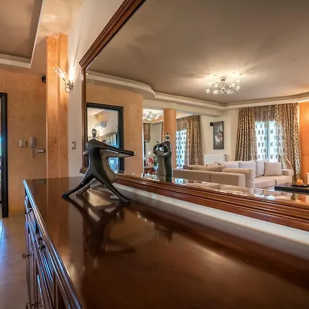 Athena's - Ideal For Large Groups, By Zantewize