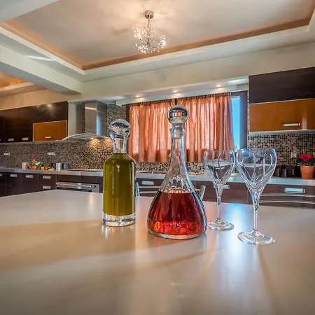 Athena's - Ideal For Large Groups, By Zantewize Tsilivi (Zakynthos)