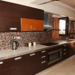 Athena's - Ideal For Large Groups, By Zantewize Ferienhaus