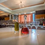 Athena's - Ideal For Large Groups, By Zantewize Planos