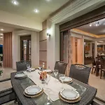 Athena's - Ideal For Large Groups, By Zantewize * Planos