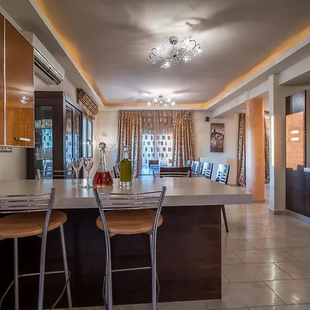 Athena's - Ideal For Large Groups, By Zantewize בית נופש טסיליבי