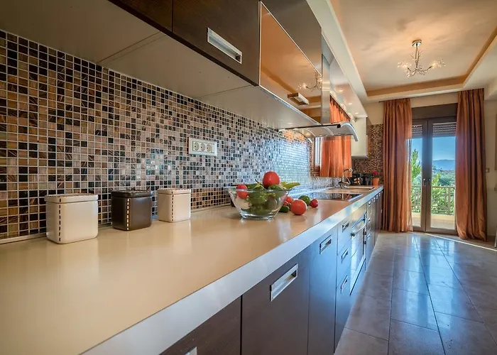 Athena's - Ideal For Large Groups, By Zantewize Vakantiehuis Tsilivi (Zakynthos)