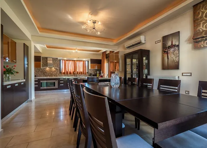 Athena's - Ideal For Large Groups, By Zantewize Vakantiehuis